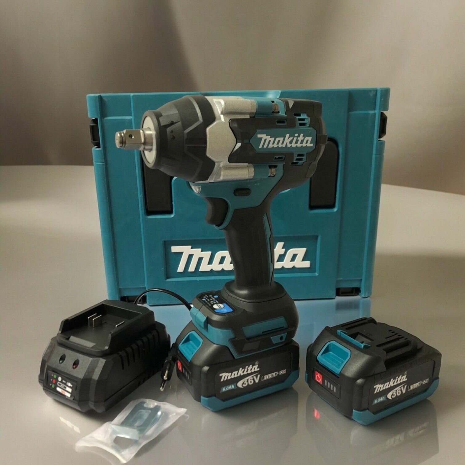 фото Ударный бесщеточный гайковерт DTW700 20V 5.0AH 700NM 1/2