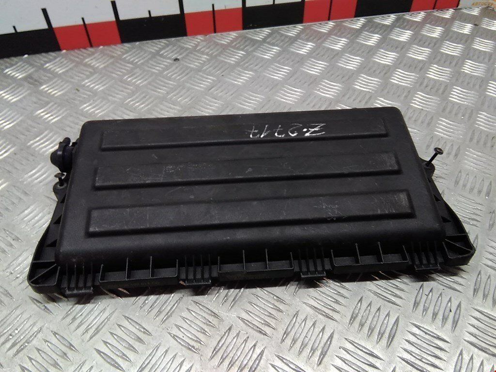 Крышка воздушного фильтра Seat Ibiza 3 036129611CD арт. 750868