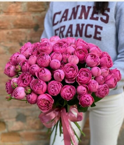 Изображение товара Букет из пионовидных розовых кустовых роз 7 шт, прекрасный букет премиум цветы премиум букет