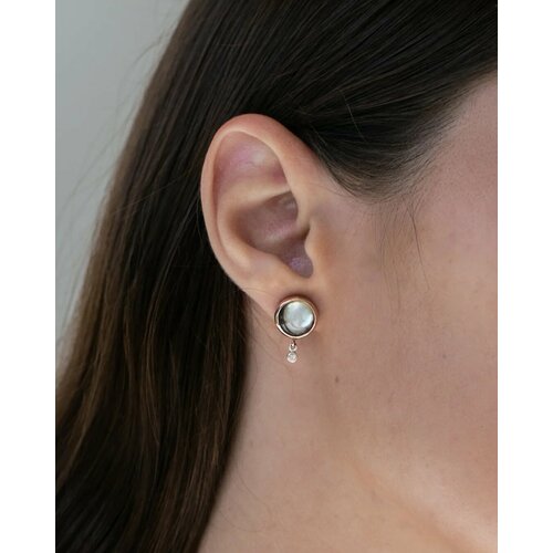 Серьги Waves  & Gems, серебро, 925 проба, золочение, циркон, перламутр, размер/диаметр 2 мм.