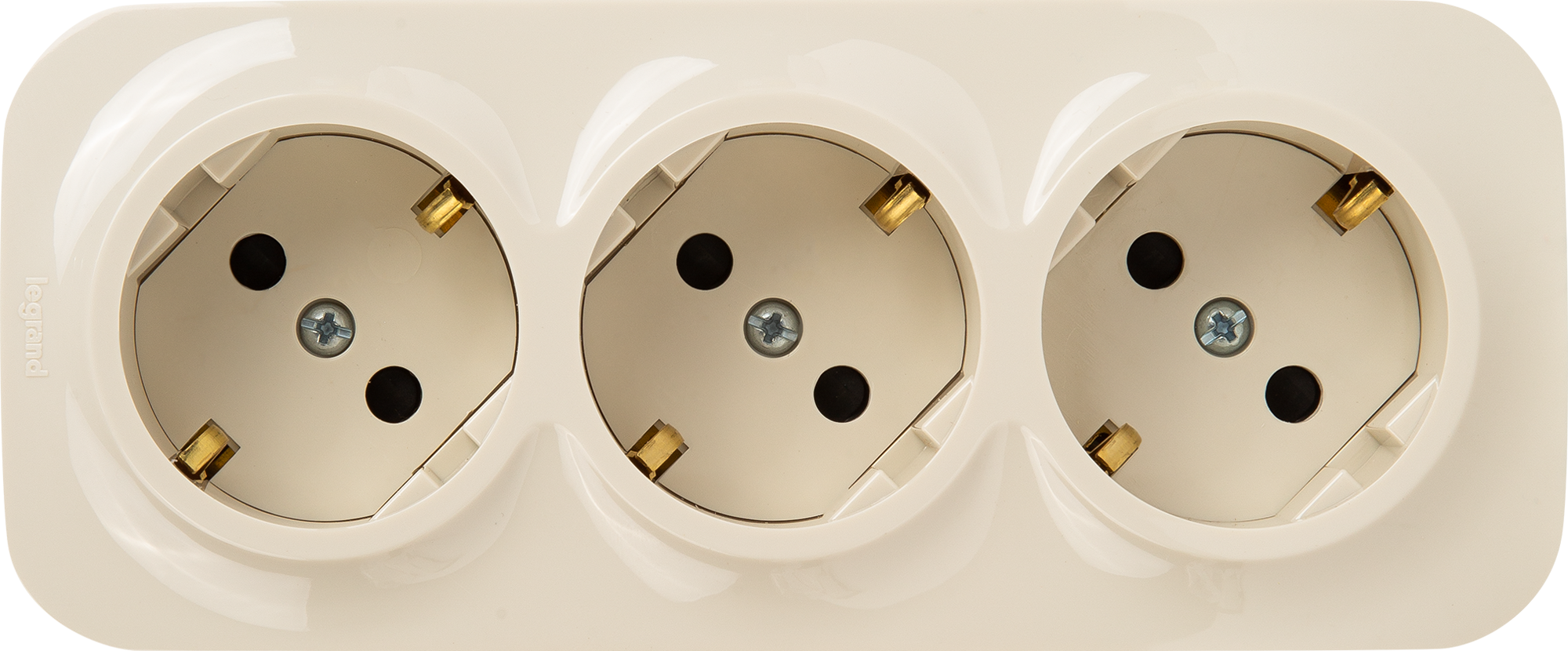 фото Розетка тройная накладная Legrand с заземлением со шторками цвет слоновая кость