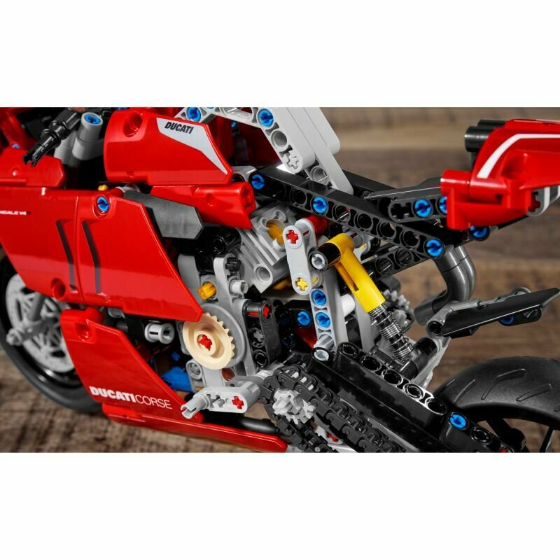 Конструктор LEGO Technic Ducati Panigale V4 R, 646 деталей (42107) - фото №20