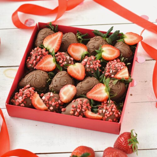 Изображение товара Клубника в бельгийском молочном шоколаде «Сладкая клубничка», 16-25 шт, сладкий подарок