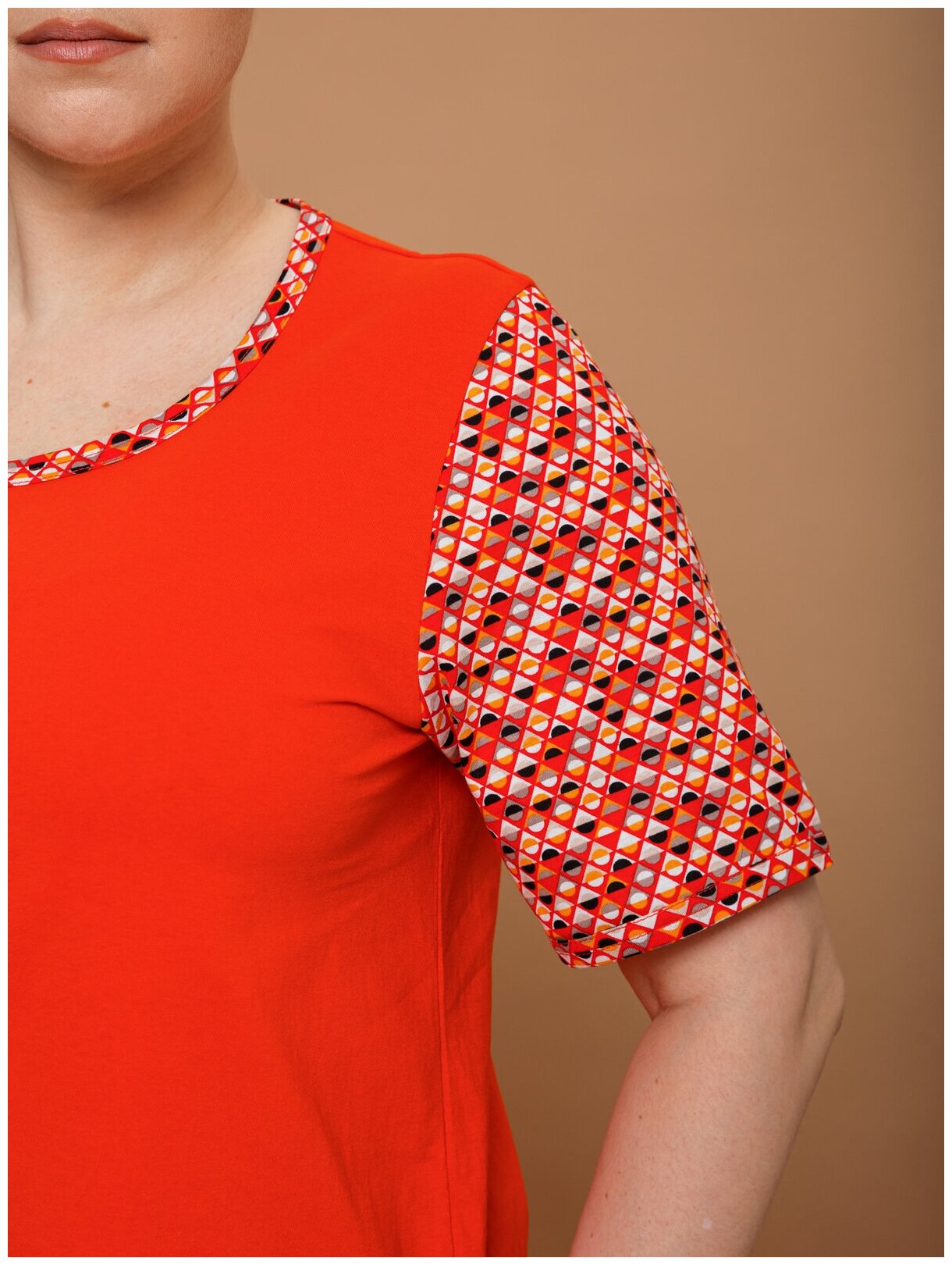 Домашняя женская пижама Алтекс с футболкой и бриджами красная, размер 60 - фотография № 8