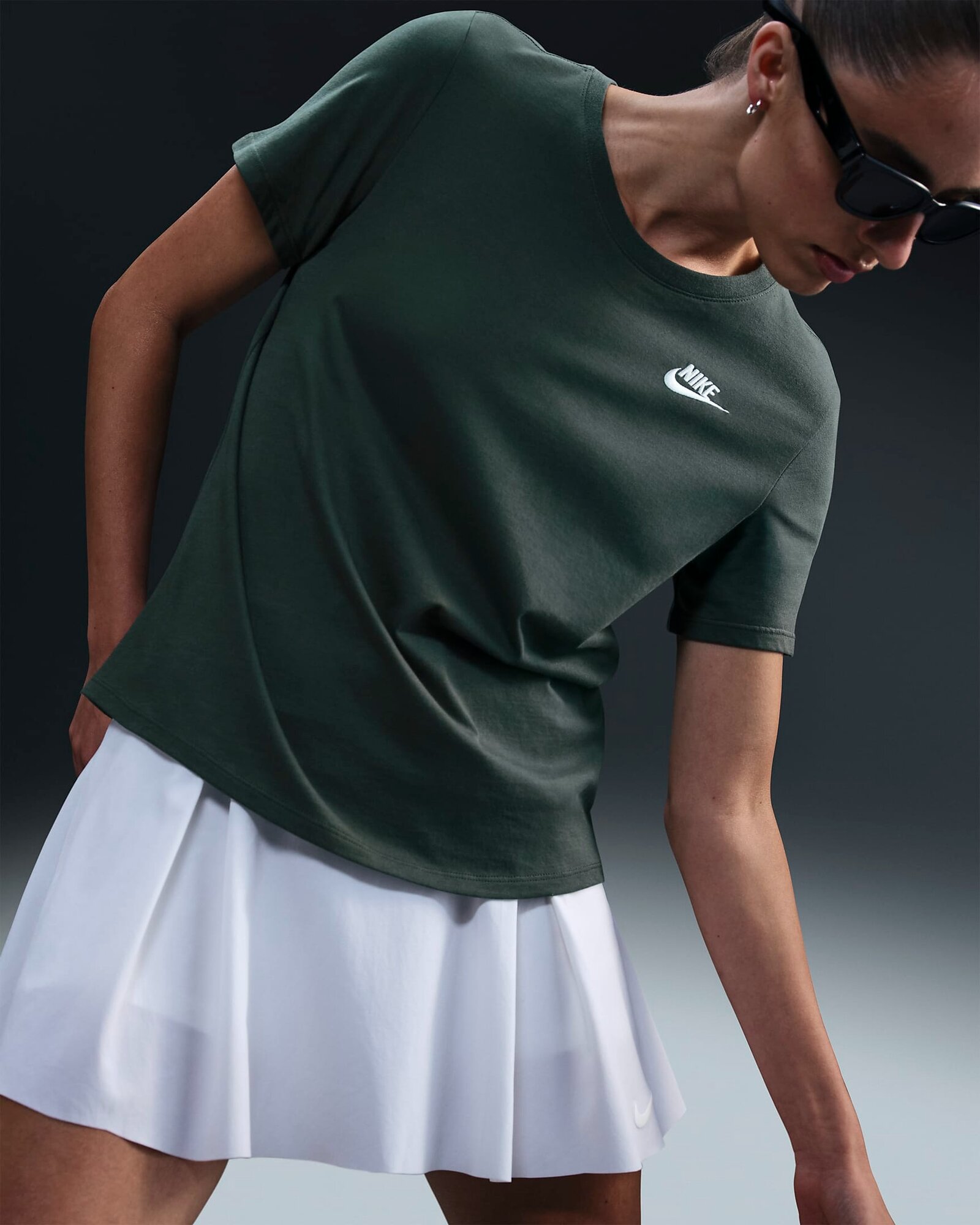 Футболка NIKE Club Essentials, 1 шт., размер S INT, серо-зеленый — фото 1