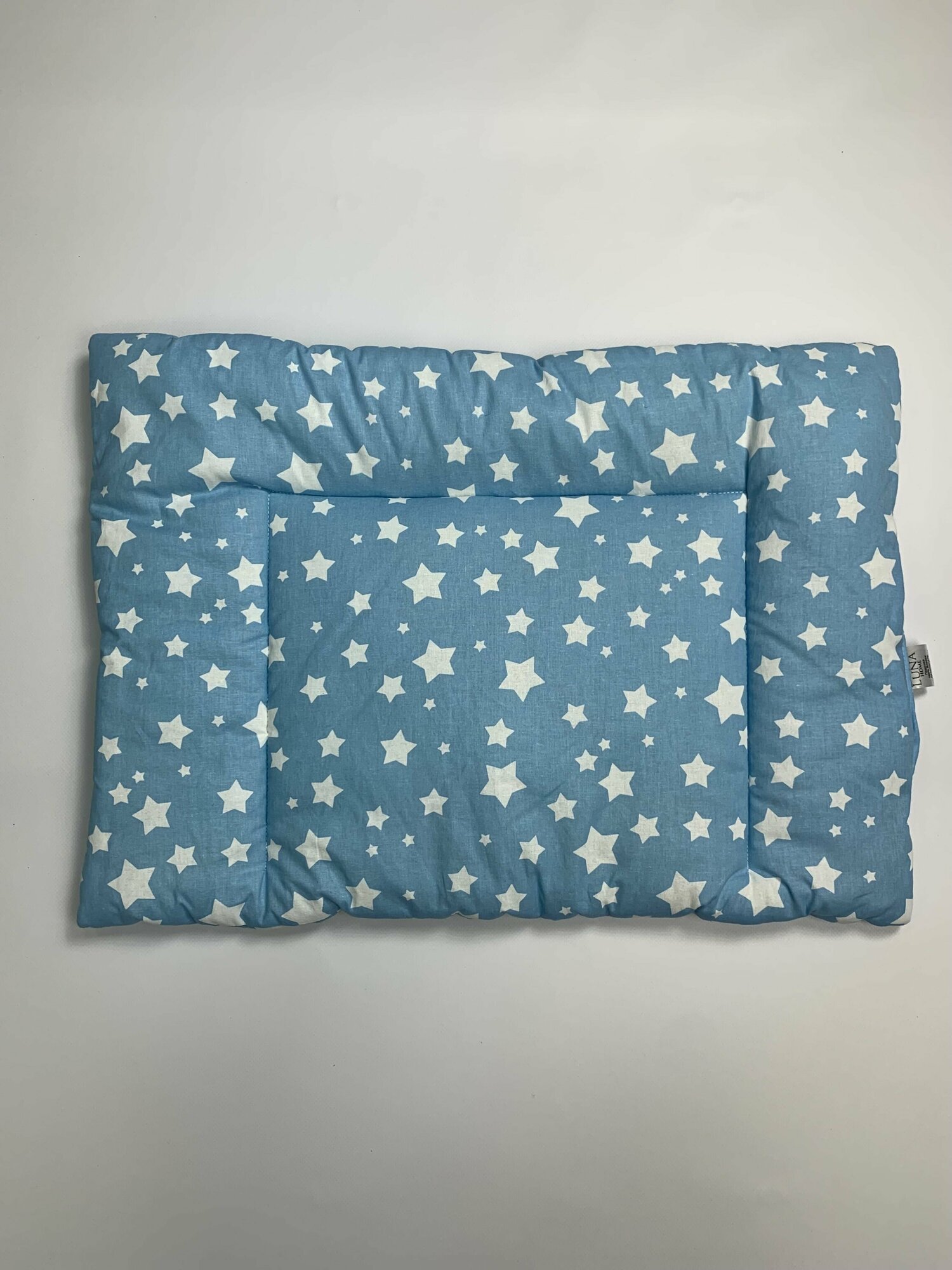 Подушка для малышей, гипоаллергенная 40х60 "Звезды бирюзовые" плоская 0+ - фотография № 2