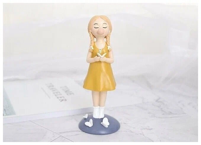 Фигурка декоративная Девушка с жвачкой