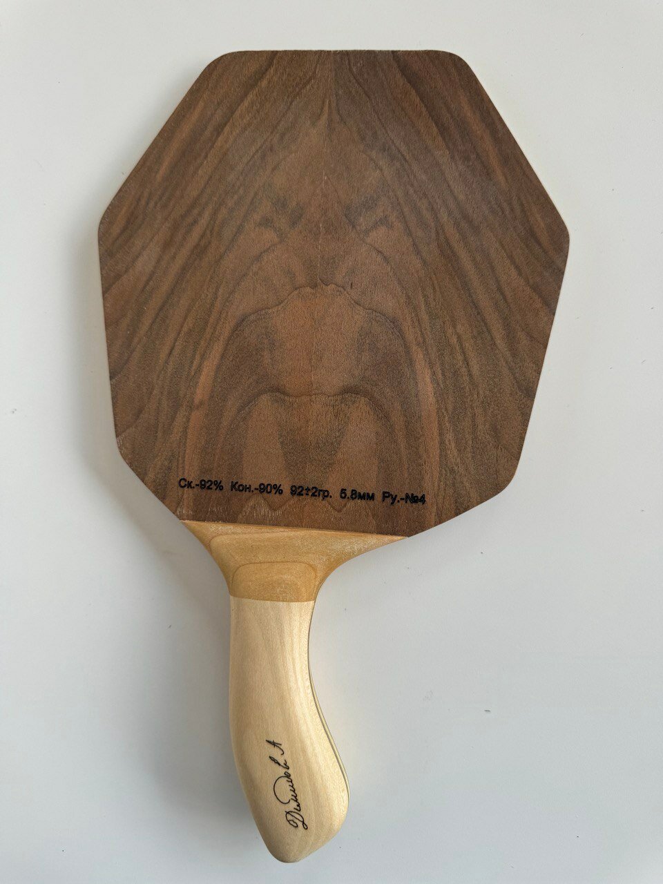 Основание ракетки Demi-09 ZLC Innerforce, OFF. Форма лопасти шестиугольная. Ручка Банан