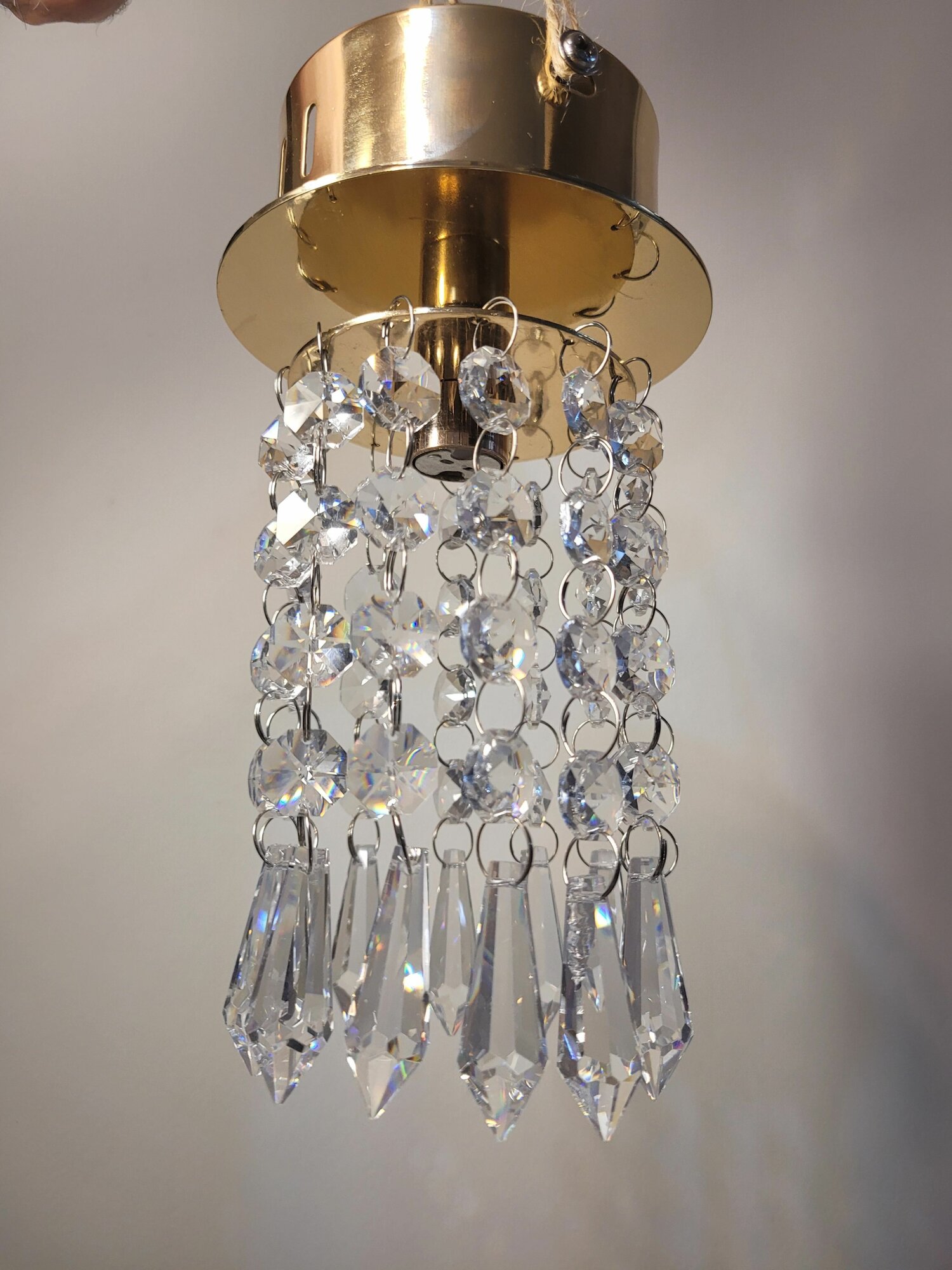 фото Светильник накладной хрустальный с круглым основанием (золото).