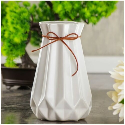 Ваза керамическая для живых цветов настольная 18 см