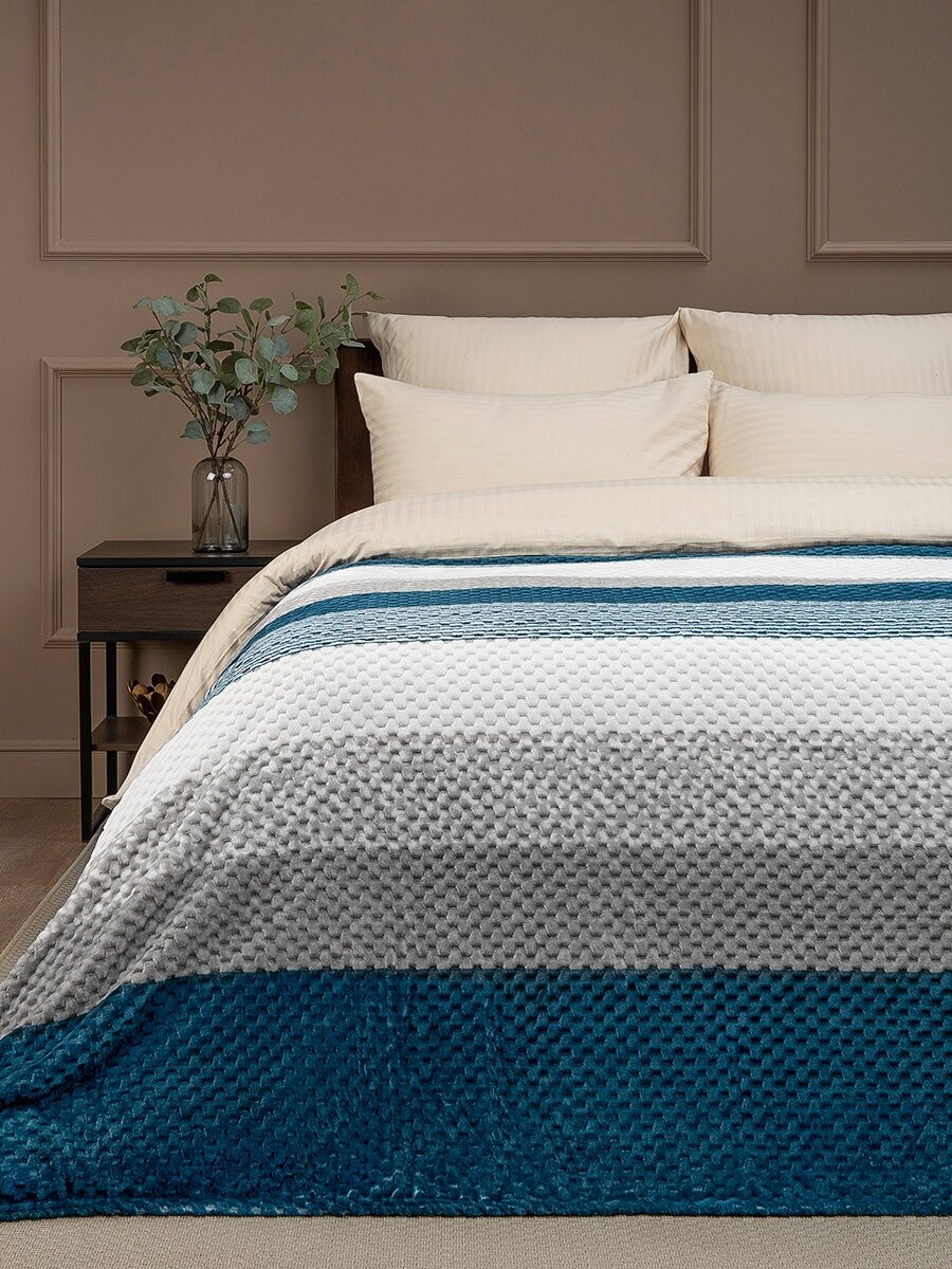 фото Плед TexRepublic Deco Lux 150х200 см, 2 спальный, велсофт, покрывало на диван, теплый, мягкий, синий с принтом полосы