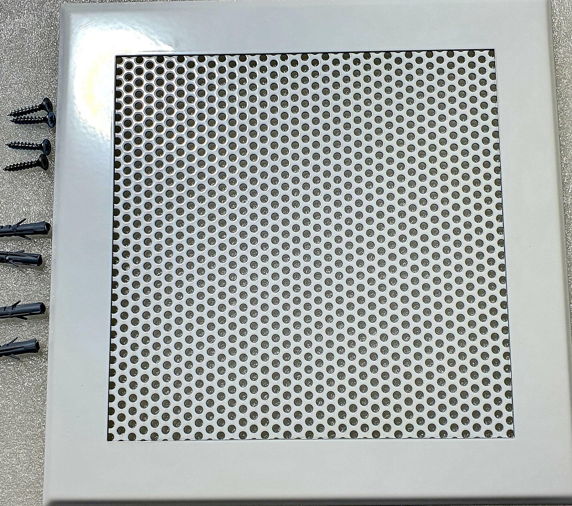 Решетка вентиляционная металлическая на магнитах 200х200 цвет белый кружок.