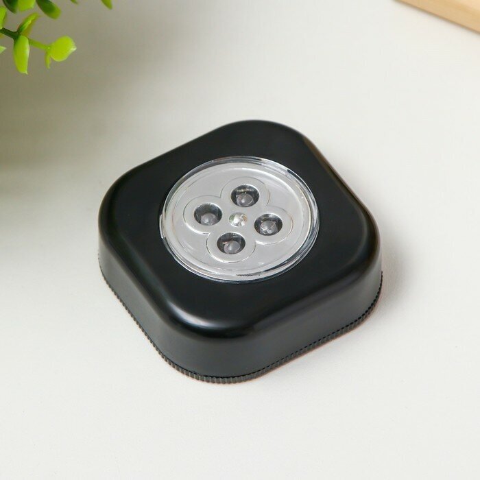 фото Ночник-пушлайт "Квадрат" 4хLED, 3ААА черный 6,5х6,5х2,5 см RISALUX