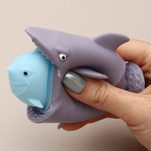 фото Игрушка антистресс мялка фуфлик акула синяя эврика, сквиш подарок на новый год мальчику, девочке эврика подарки и удивительные вещи