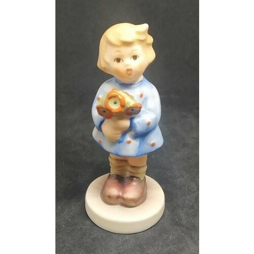 Фарфоровая статуэтка Hummel Goebel