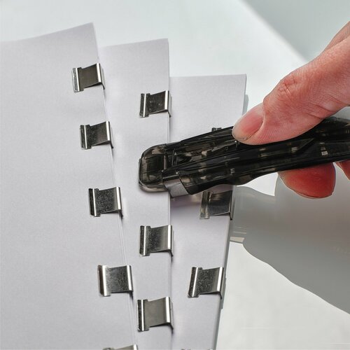 Устройство скрепления бумаги (степлер) Skrepochnik, чёрное + 8 зажимов (клипс)