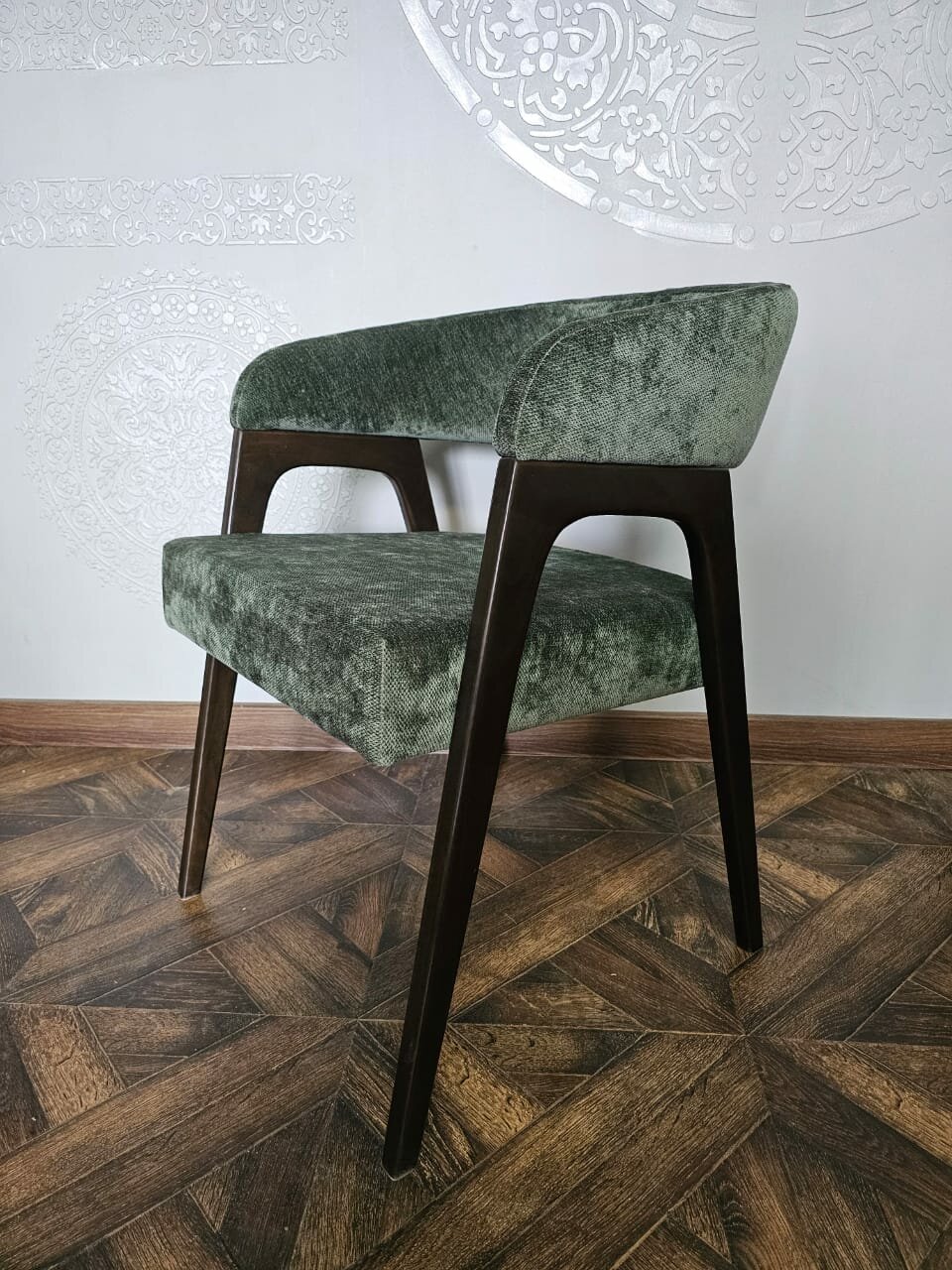 Стул-кресло Comfort - 018, ткань шенилл, массив дерева бук, тонировка ножек венге