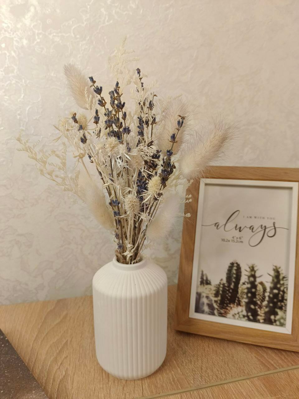 Букет с сухоцветами в гипсовой вазе розовый 25 см лагурус лаванда