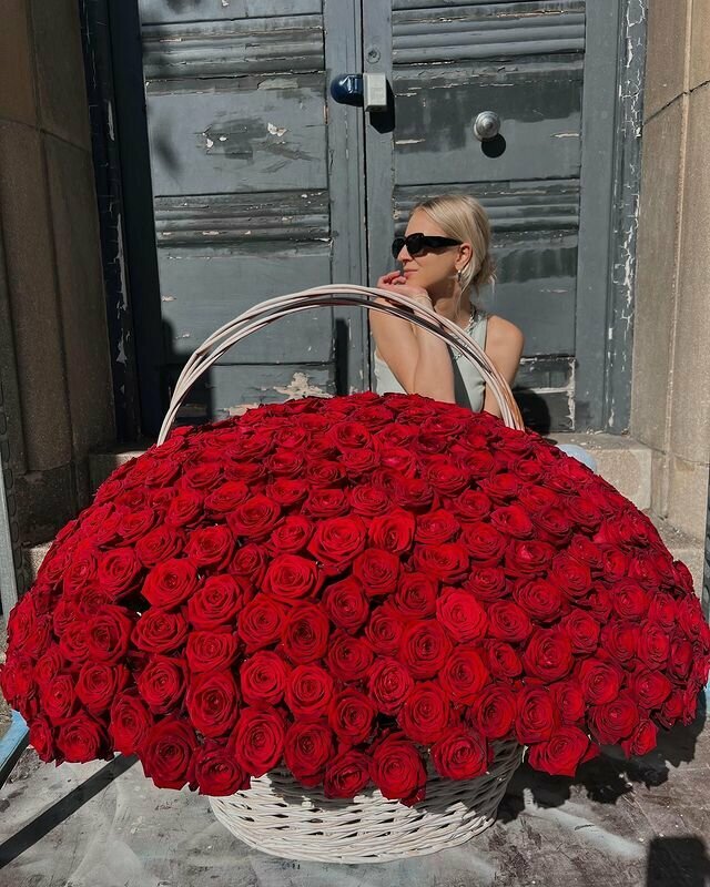 Букет Розы в корзине 501 шт красивый букет цветов шикарный премиум букет.