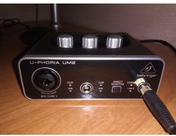 Внешняя звуковая карта BEHRINGER U-PHORIA UM2