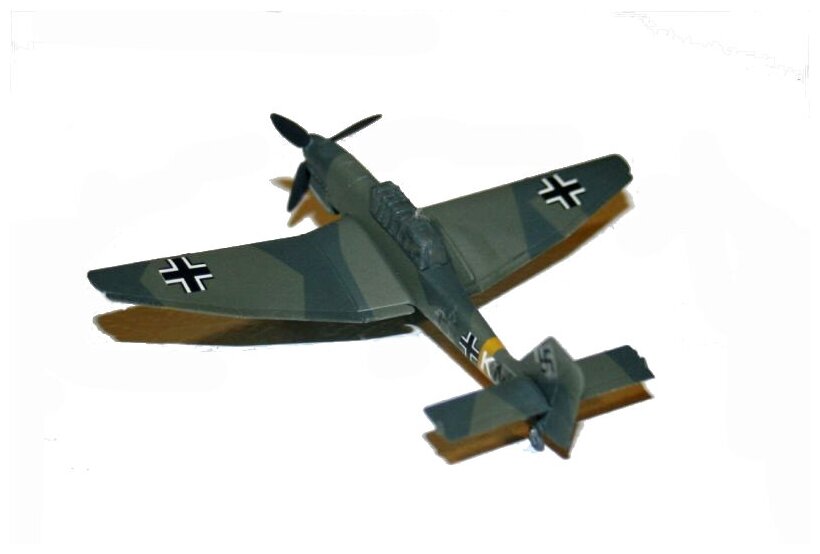 Сборная модель ZVEZDA Немецкий пикирующий бомбардировщик Ju-87 B2 "Stuka" (6123) 1:144