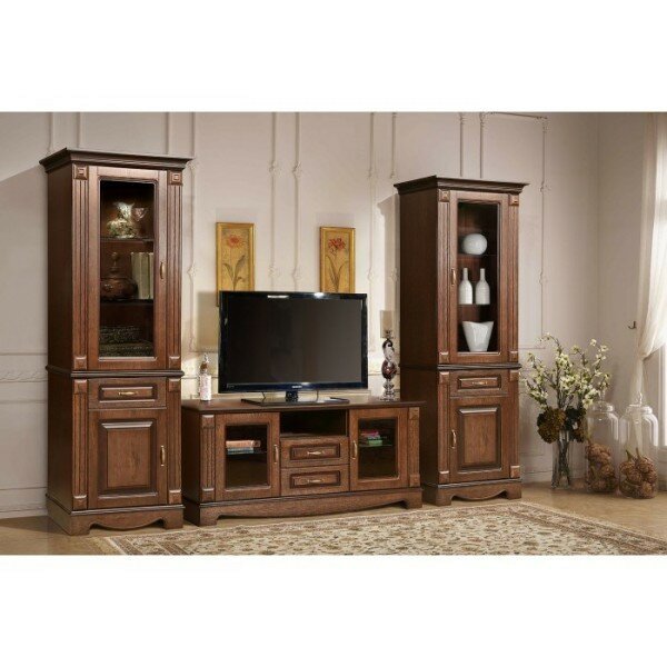 фото Гостиная из массива, ммк-древ Венетто 1201 грецкий орех 2,5 + тонировка.( тумба тв, сервант 2шт.)