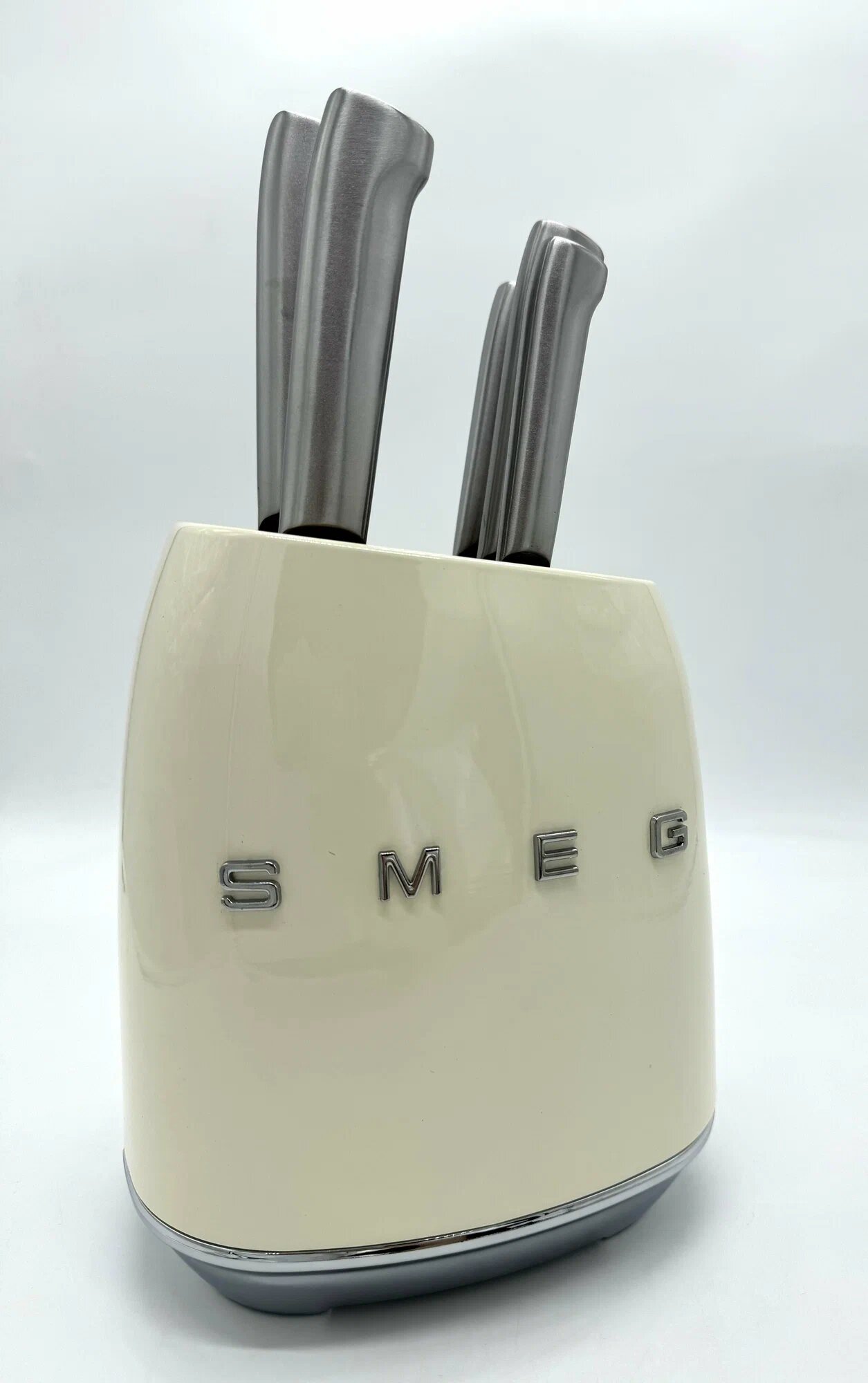 Набор ножей SMEG из 7 предметов с подставкой, кремовый цвет