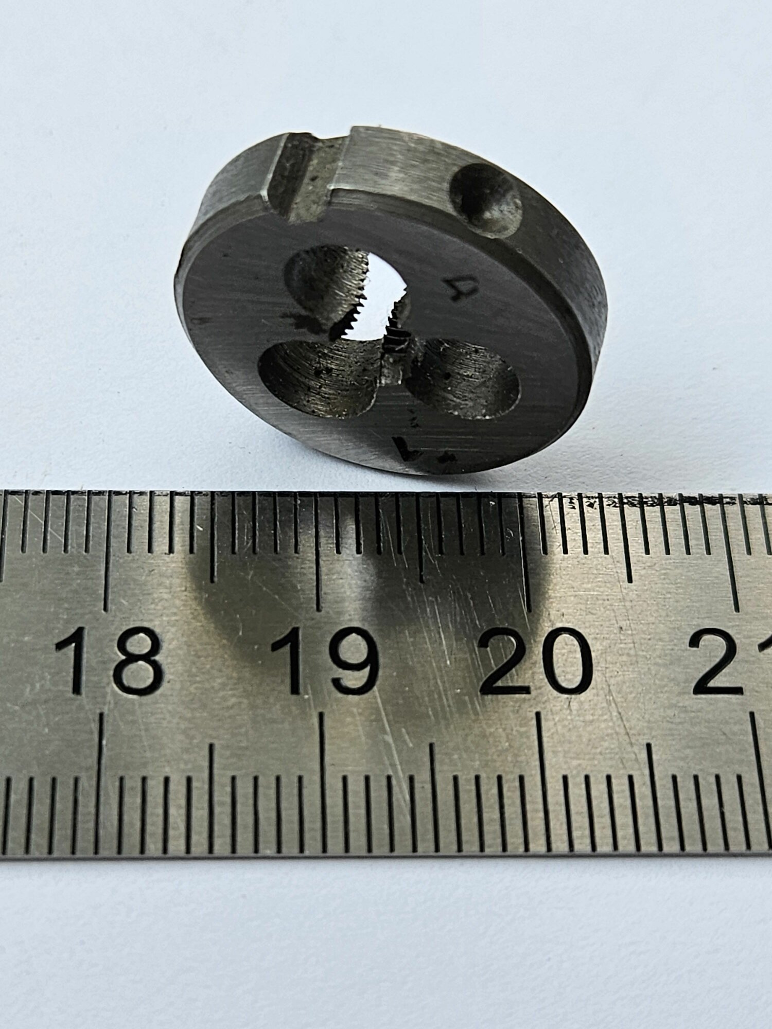 Плашка метрическая М4х0,5 — фото 1