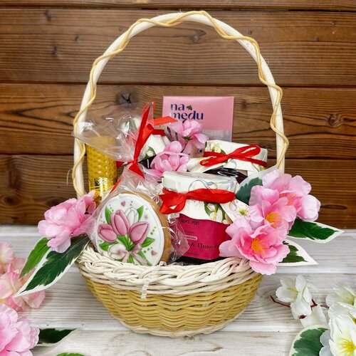 Изображение товара Подарочная корзина Zakazpodarka24 "Винный калейдоскоп", женская, диаметр 19 см, 9 продуктов