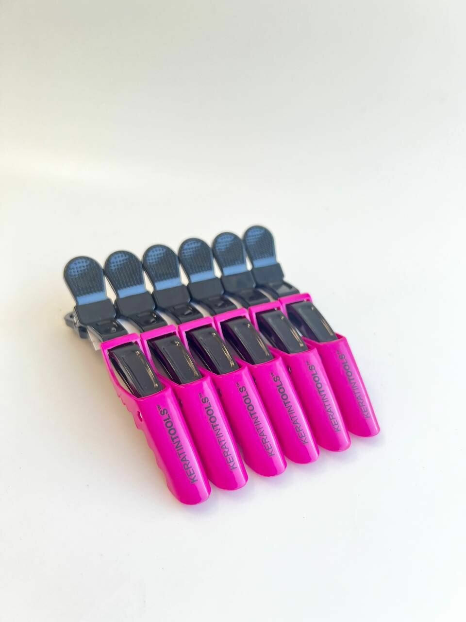 Зажимы пластиковые крокодилы Keratin Tools Розовые 6 шт, для мастеров кератина, парикмахеров — фото 1