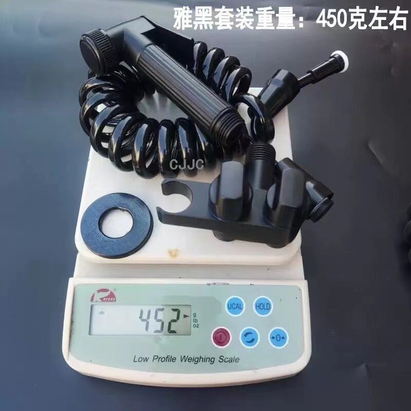 фото Настенный смеситель для биде в туалете с гигиеническим душем черный