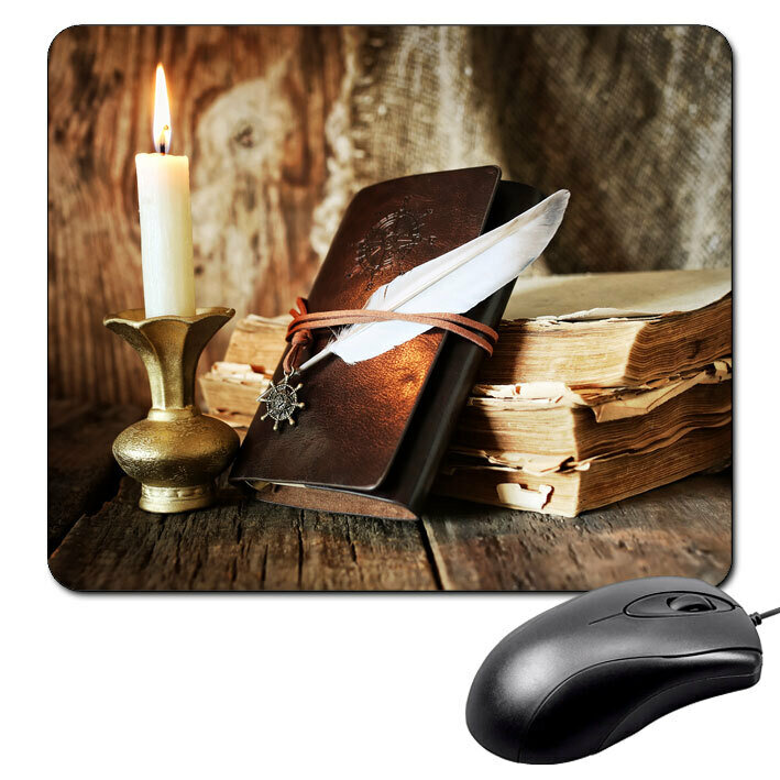 старинный свиток с летописью и гусиное перо