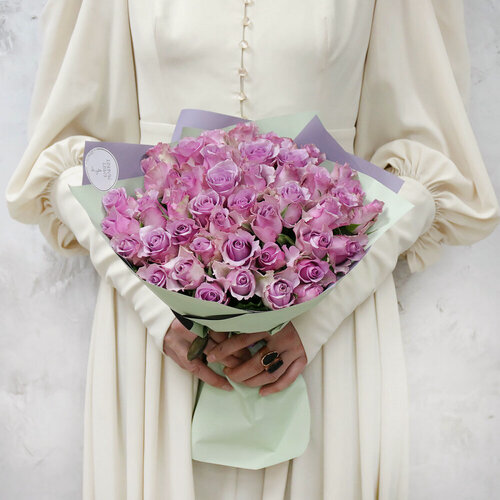Изображение товара Букет живых цветов из 51 розы - сиреневое облако 40см от Букет Маркет