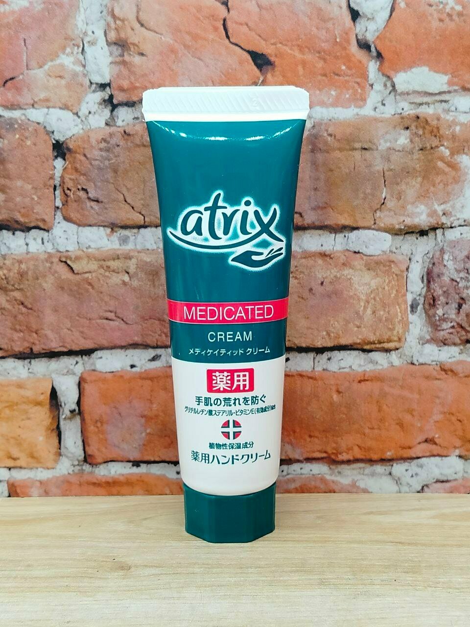 Kao Atrix Medicated Cream Крем для рук увлажняющий с витамином Е и экстрактом дягиля 50 гр