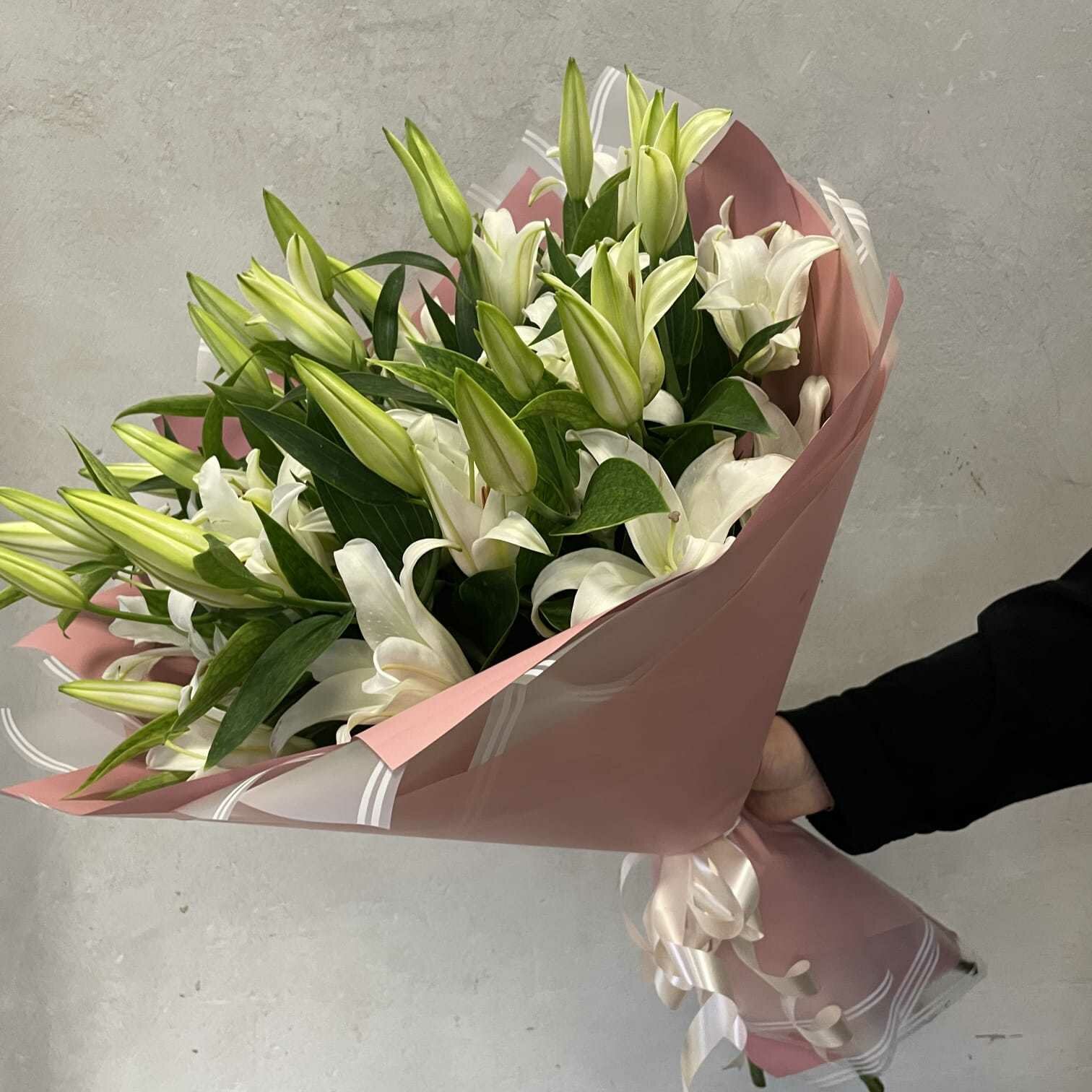 Букет из 9 белых лилий роскошный букет премиум букет премиум цветы