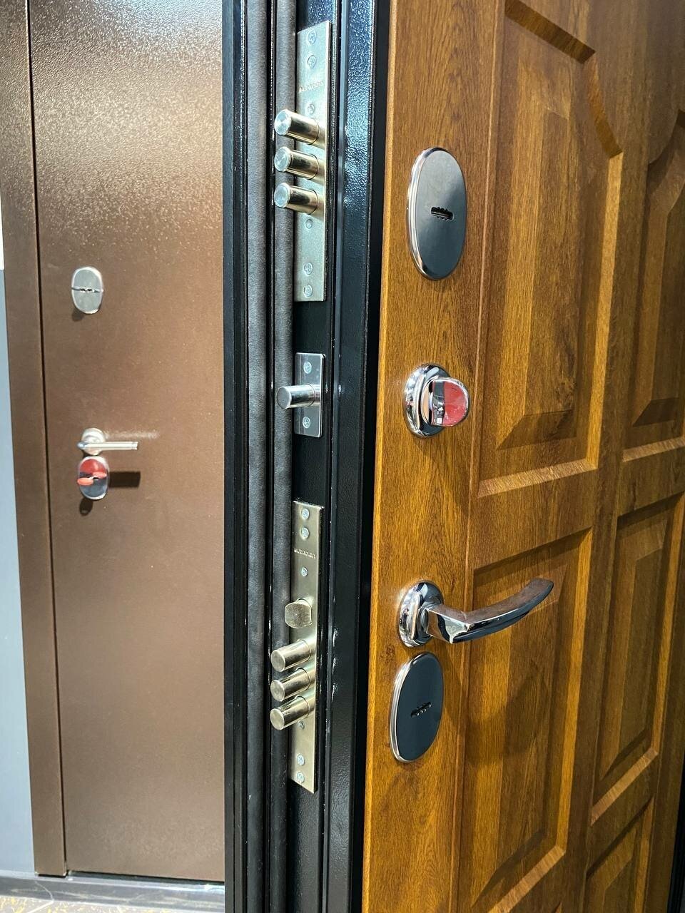 Входная уличная дверь для дома с терморазрывом LONDON с внутренней панелью 03 орех премиум, размер по коробке 960х2050, левая - фотография № 5