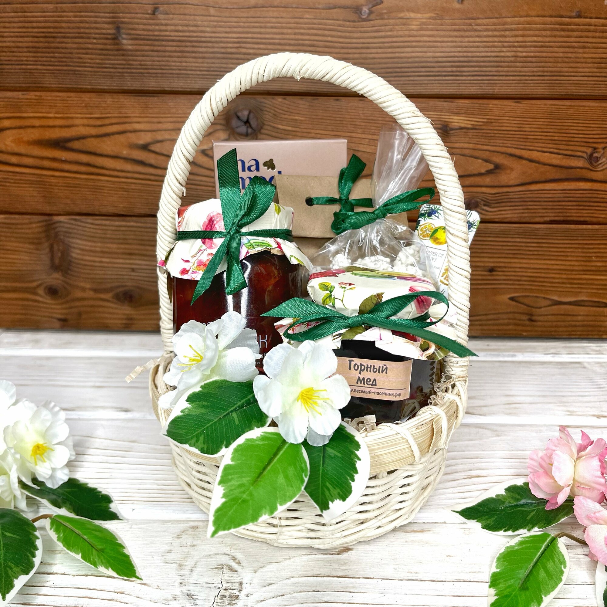 фото Подарочная корзина "Изумрудный нектар»