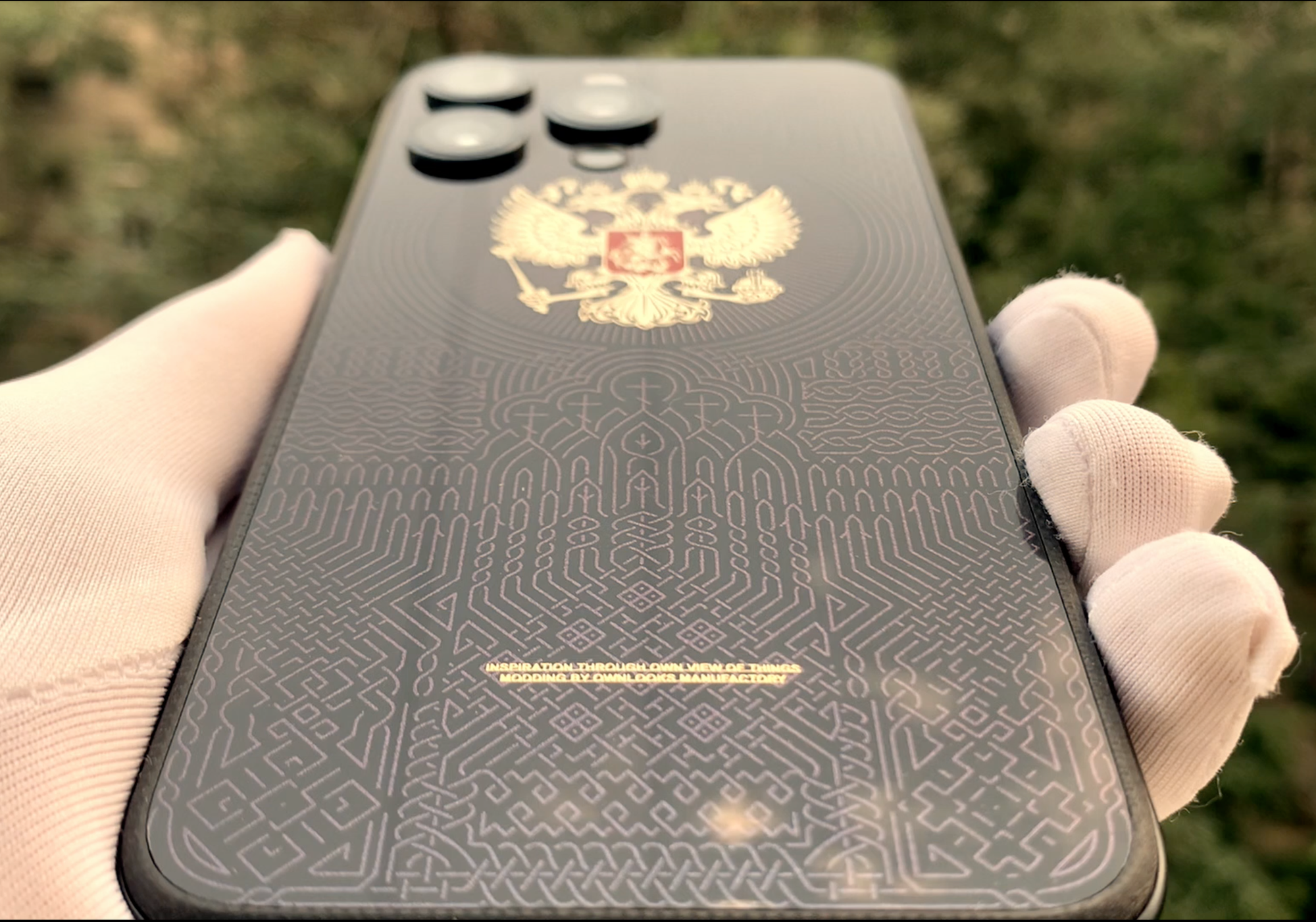 Apple iPhone 16 Pro с Гербом России, 512 ГБ, черный титан, black titanium, 1TB — фото 1
