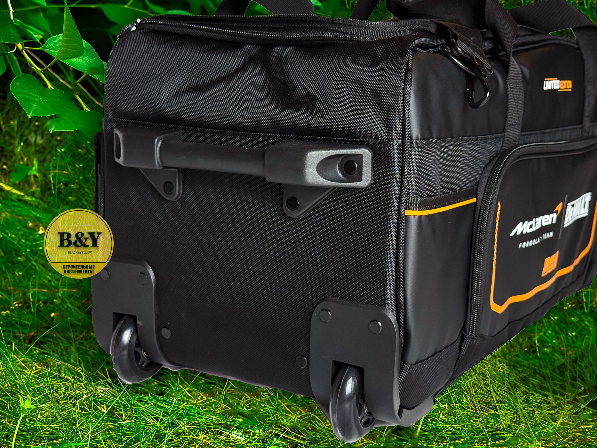 Сумка для инструмента McLaren DWST83522-9 DeWALT, универсальная, 70x33x33 см, 22 отделения — фото 1