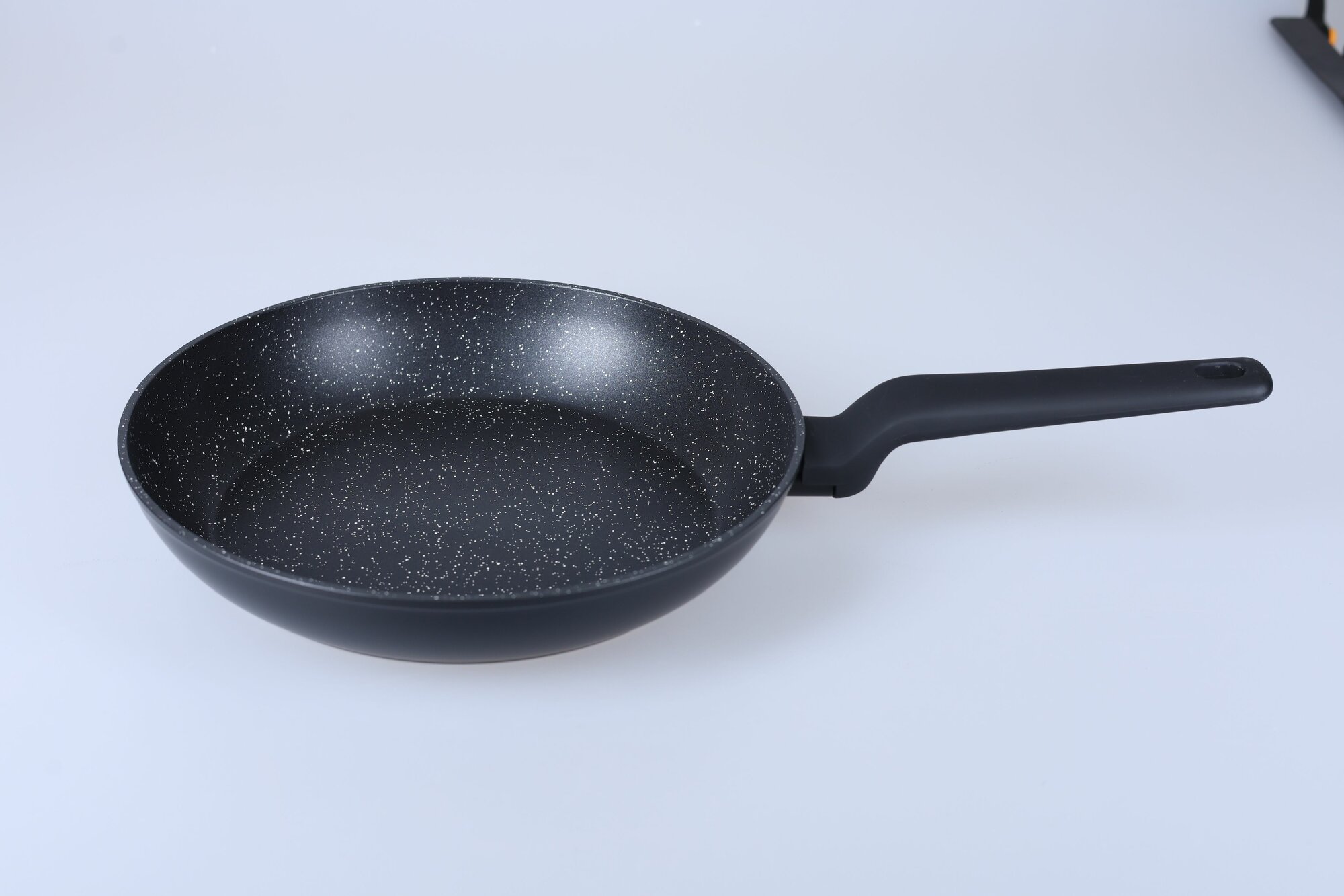 Сковорода домой INDI 28см, а/п покрытие, кованый алюминий, индукция, ручка Soft-Touch