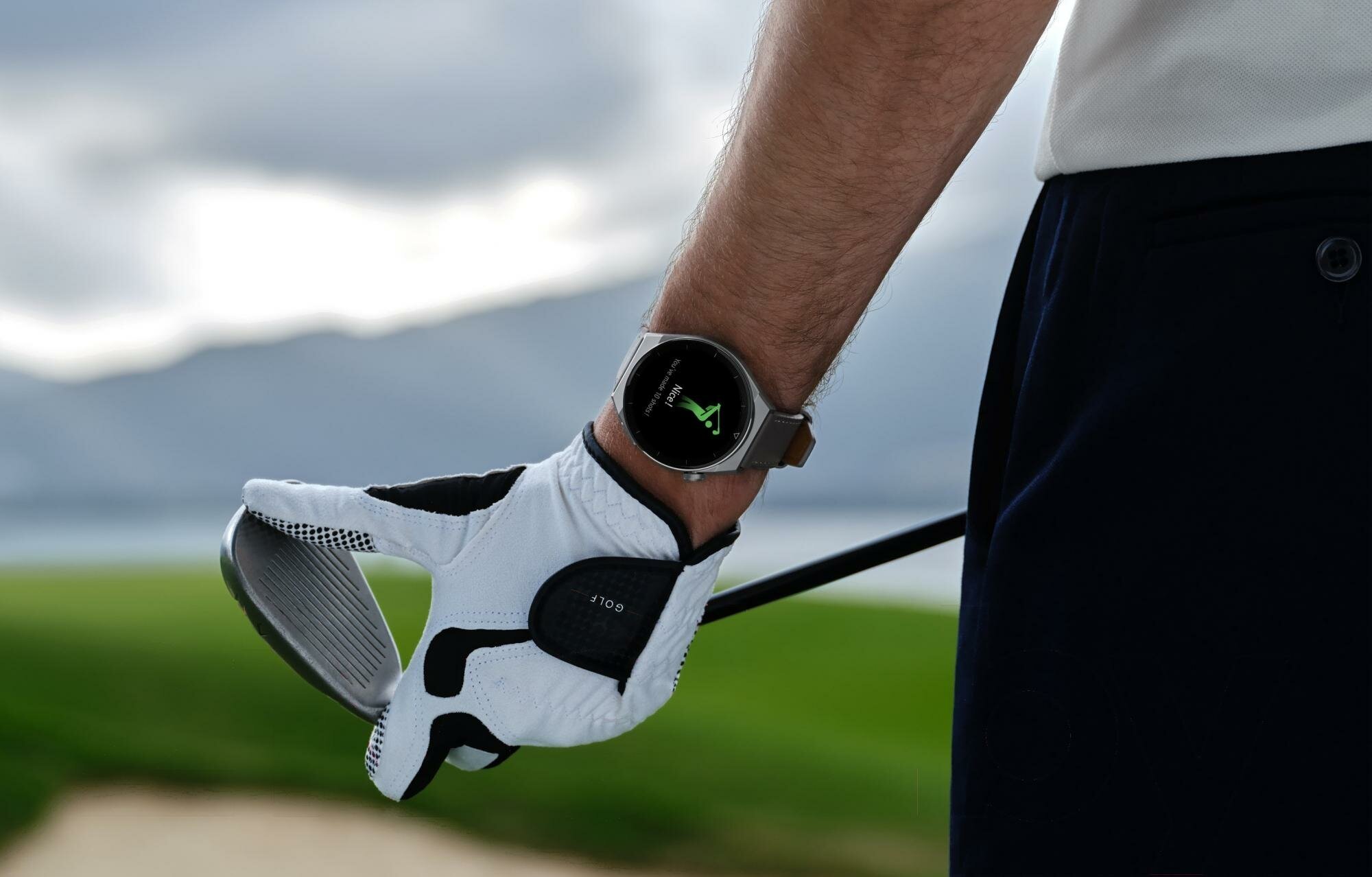 Умные часы HUAWEI Watch GT 3 Pro, белый керамический корпус с серебряным безелем - фото №9