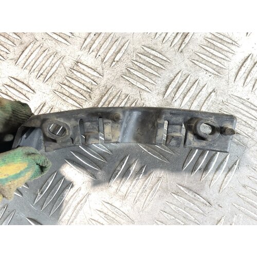 Кронштейн бампера переднего AUDI A4 B7 8E0807284E