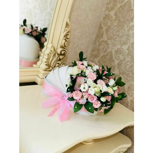 Букет цветов в коляске на выписку из роддома, для девочки и мальчика