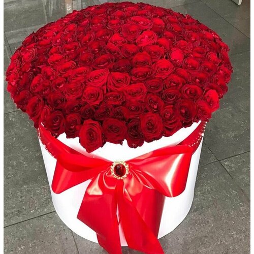 Красные розы 201шт / Букет в коробке / Цветы