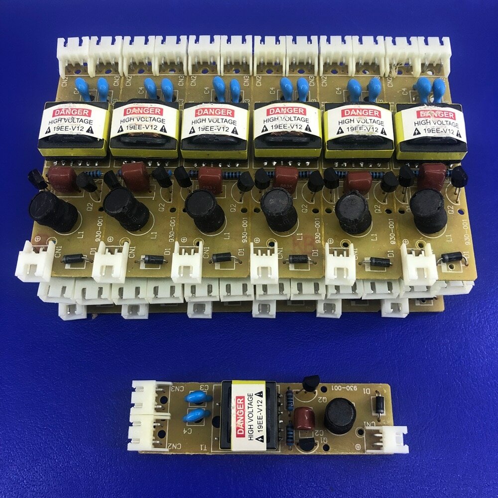 1 штука Инвертор на 2 лампы CCFL 2 - 3,0 x 300 без корпуса 12V 82,2х21,5х15 мм без регулировки яркости