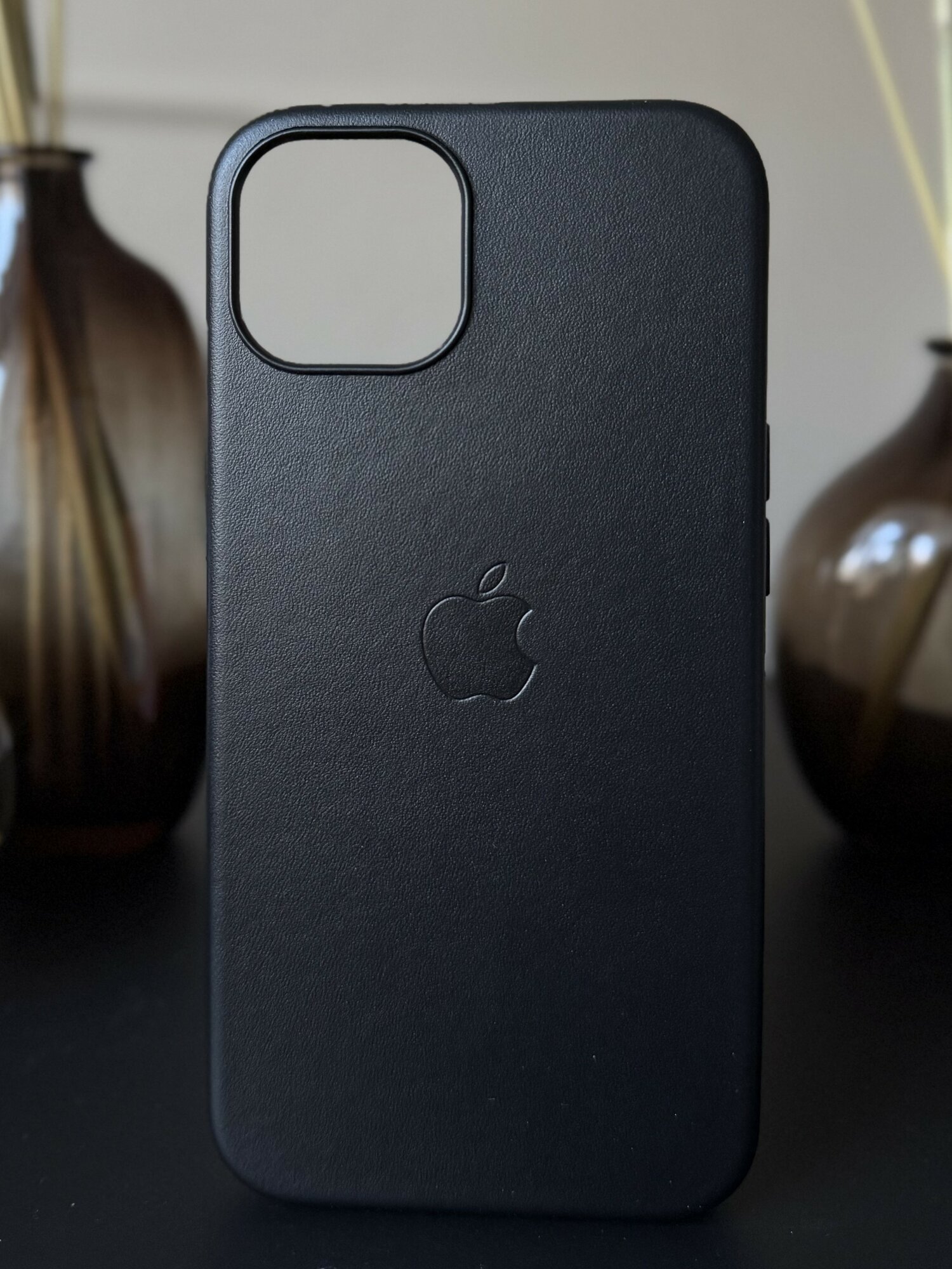 Чехол накладка для iPhone 13 Leather Case with MagSafe, чёрный — фото 1