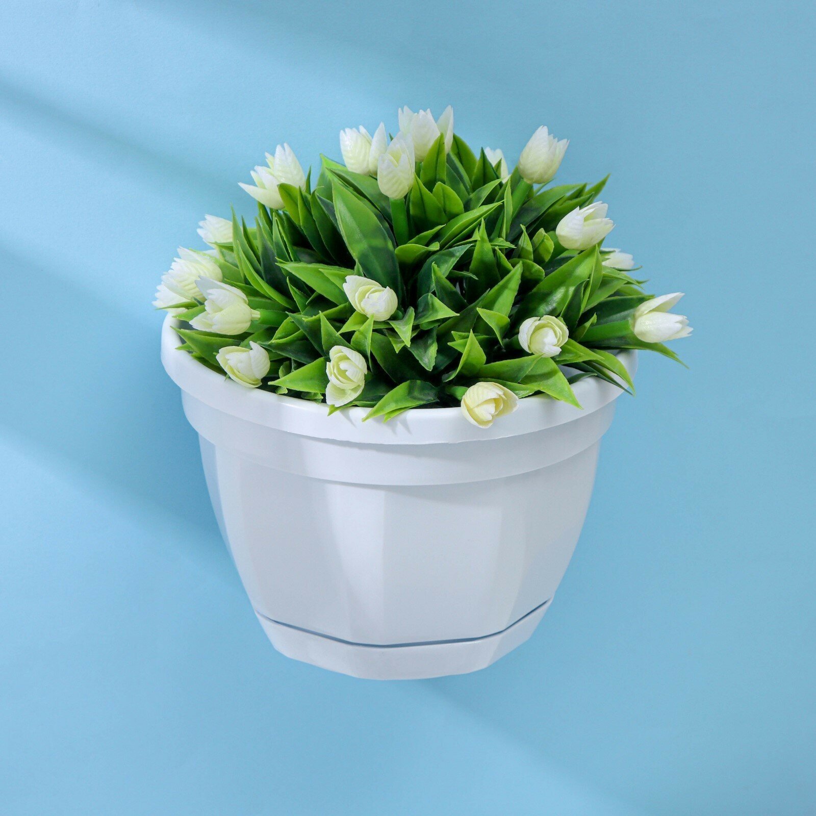 фото Кашпо настенное «Ника», d=20 см, 3 л, цвет белый