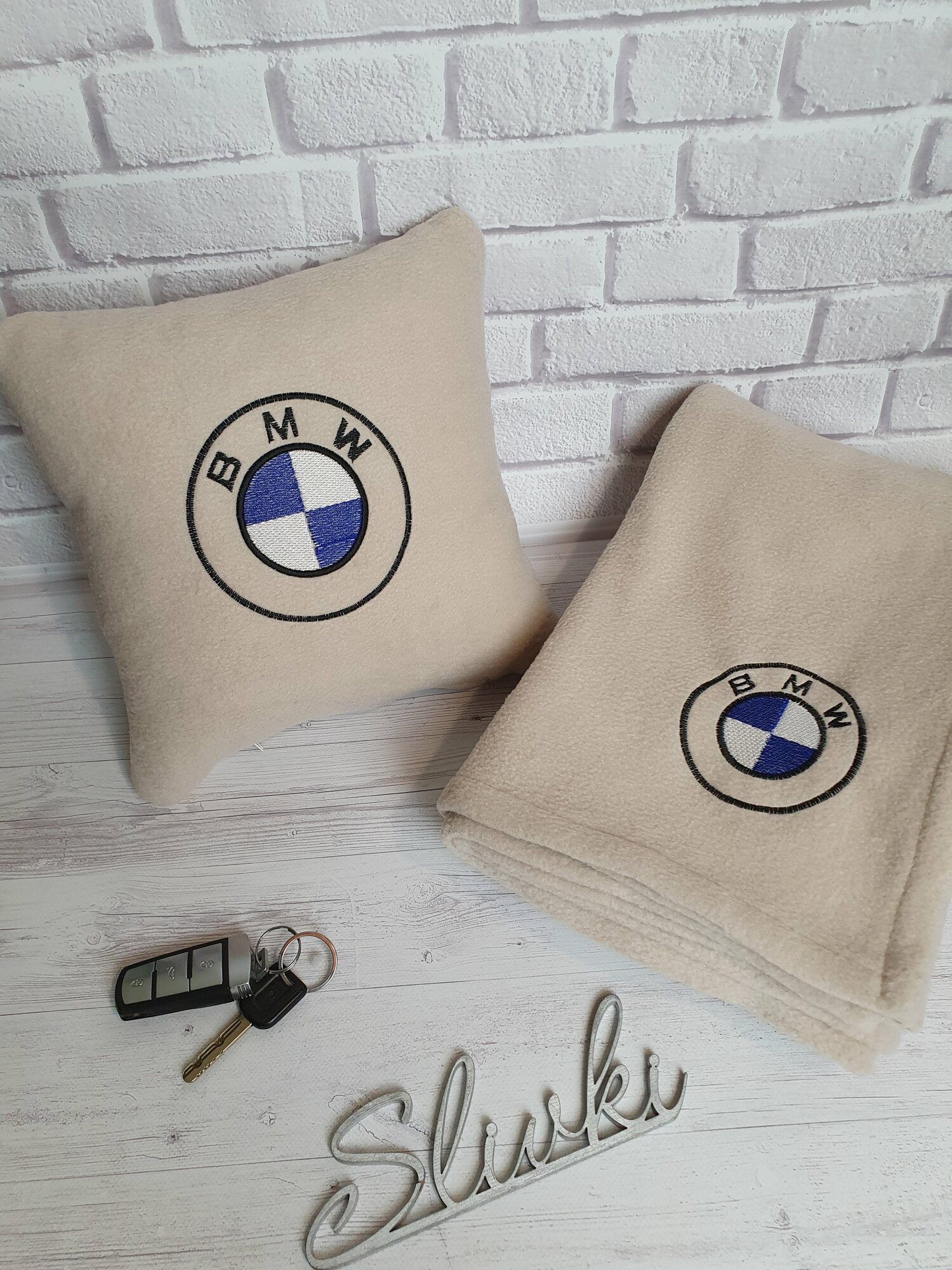 Автомобильный набор с вышивкой логотипа BMW