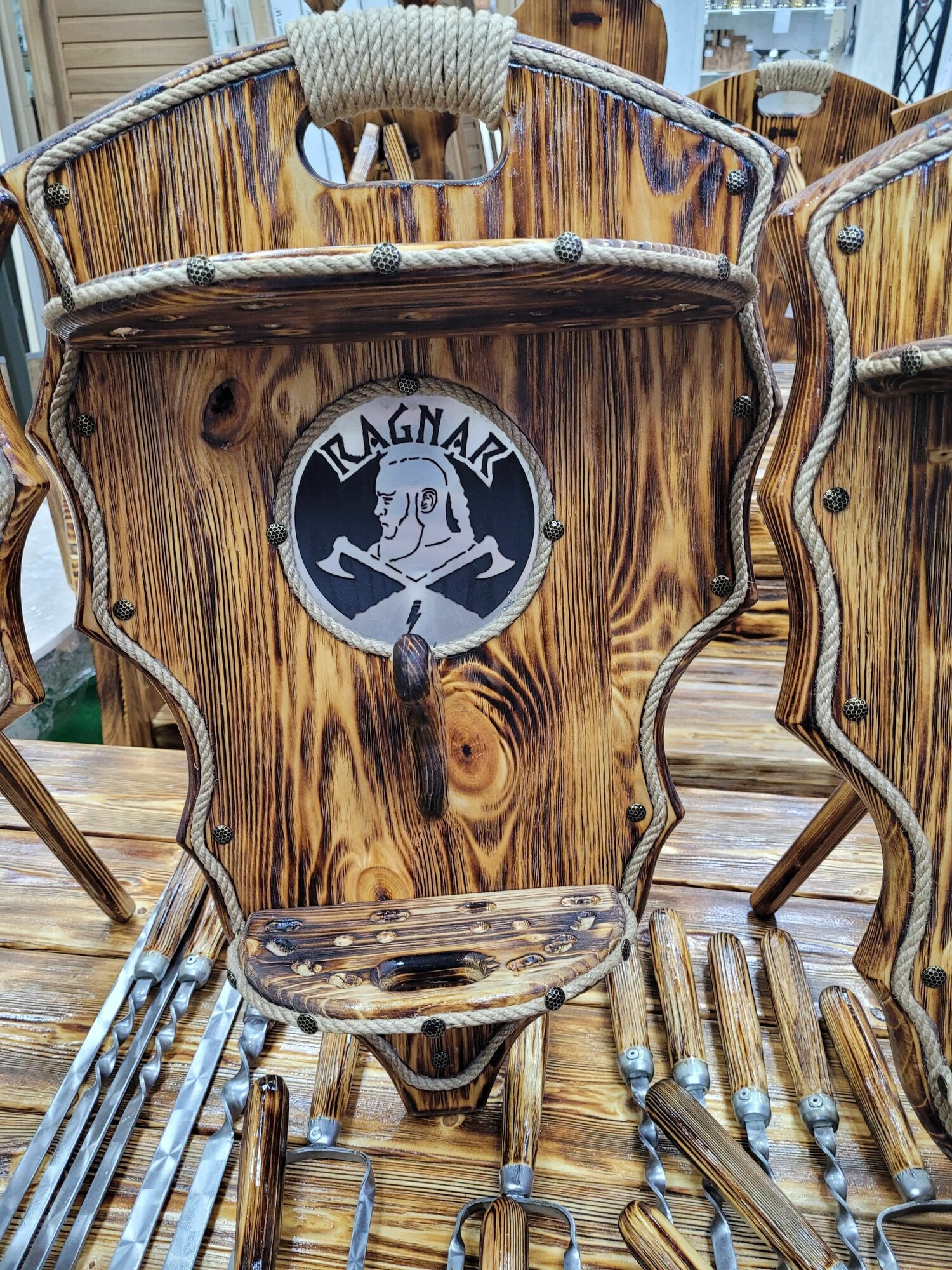 Подарочный шашлычный набор Viking Щит LUX "Рагнар" - фотография № 2