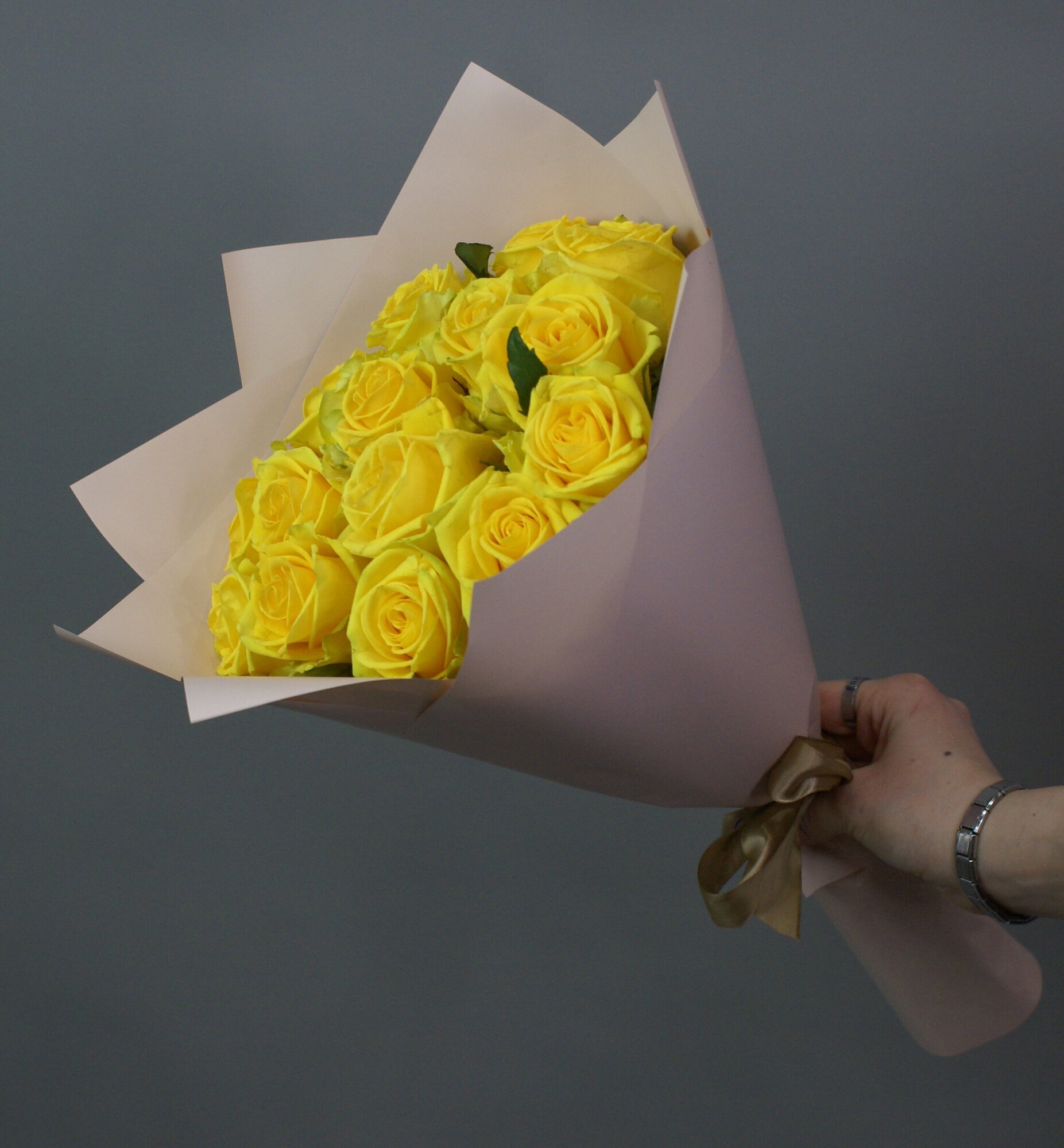 Розы желтые 15 штук "Рассвет" 45 см Россия(Большой бутон)